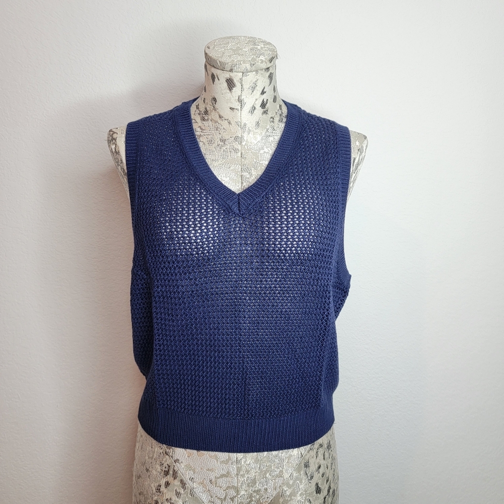 PINK Victoria's Secret Cambridge Knit Cropped Vest. - Picture 4 of 11